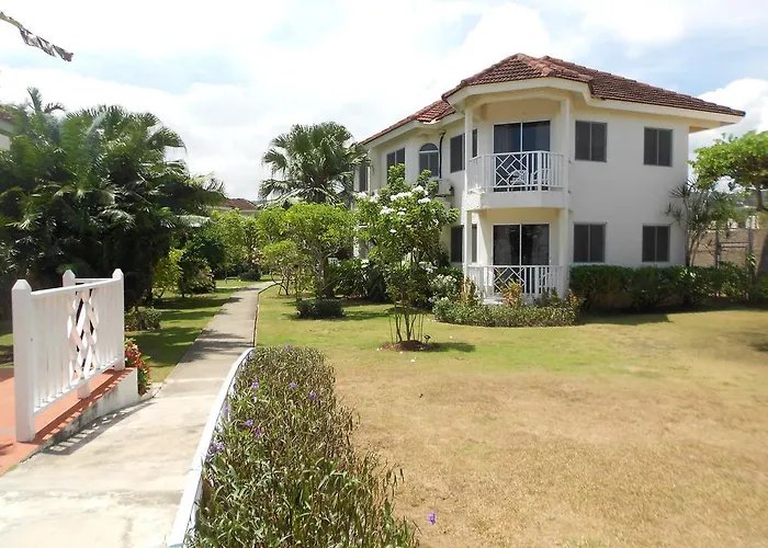 Pipers Cove Resort 3*
